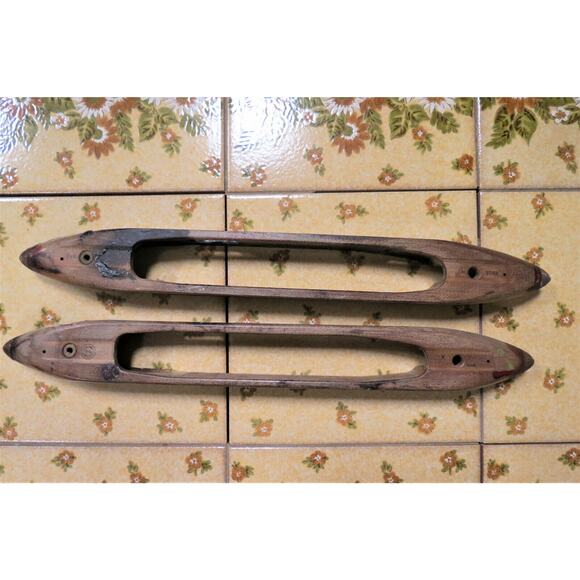 2 Antique Wooden Weaving Loom Shuttles - Picture 5 of 6